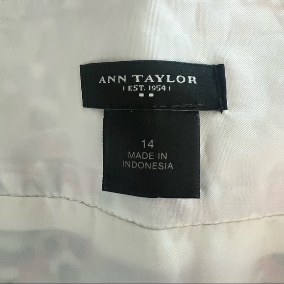 NWOT - Ann Taylor Skirt - Picture 3 of 4